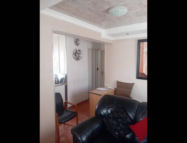 2 BEDROOM HOUSE FOR SALE IN ESSELEN PARK